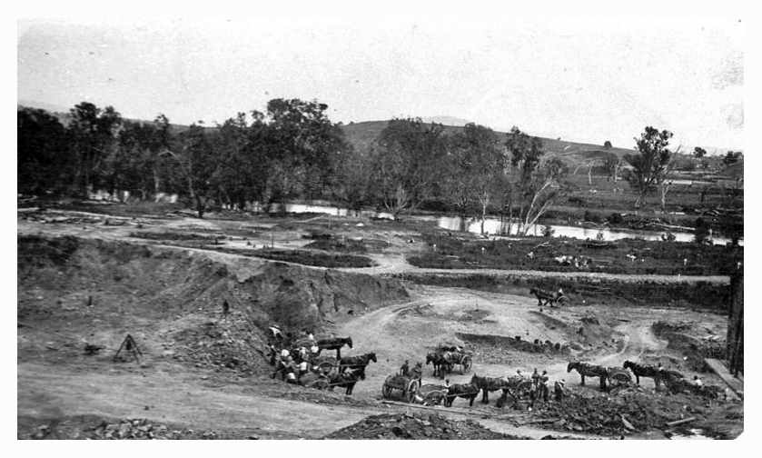 1920 Hume Weir beginning construction-02