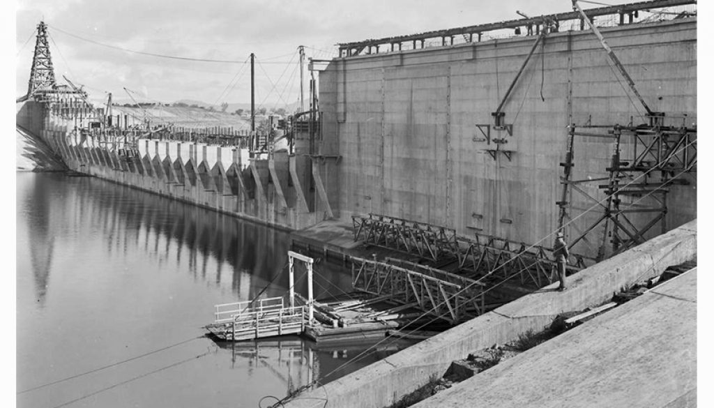 1934 Hume Weir spillway construction 01