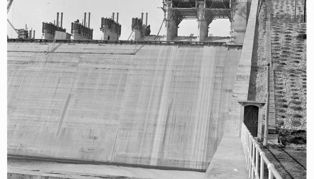 1934 Hume Weir spillway construction 02