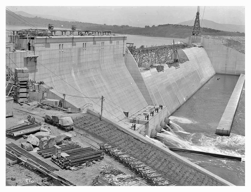 1934 Hume Weir spillway construction 04